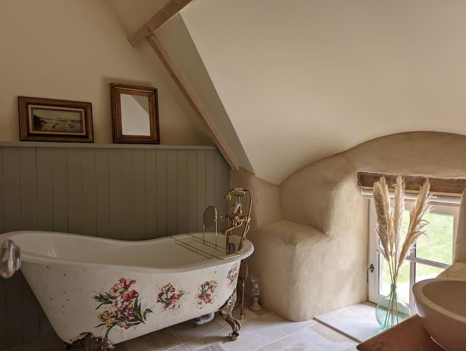 Camors Maison Typique Bretonne Avec Toit De Chaume מראה חיצוני תמונה